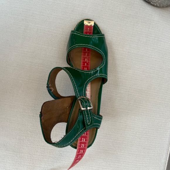 Tamaris (39) green patent leather sandals with stacked wooden heels. - Picture 11 of 12